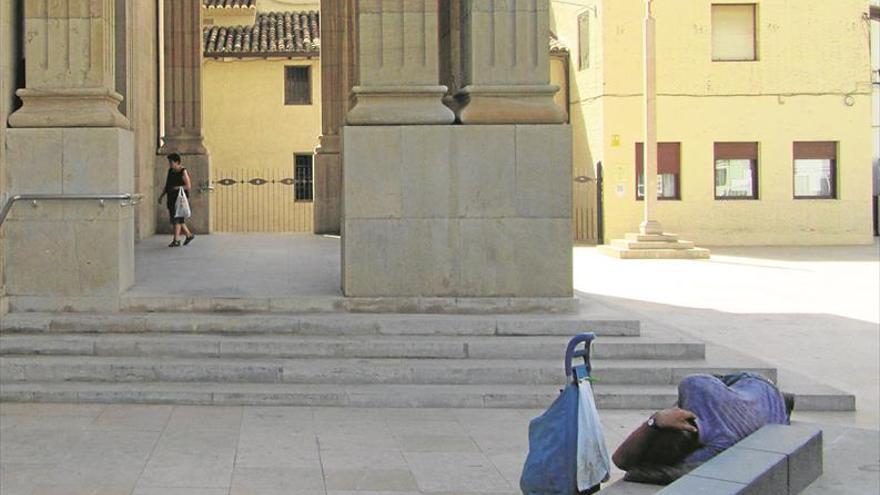 Mendigos causan molestias entre vecinos y turistas en Sant Pasqual