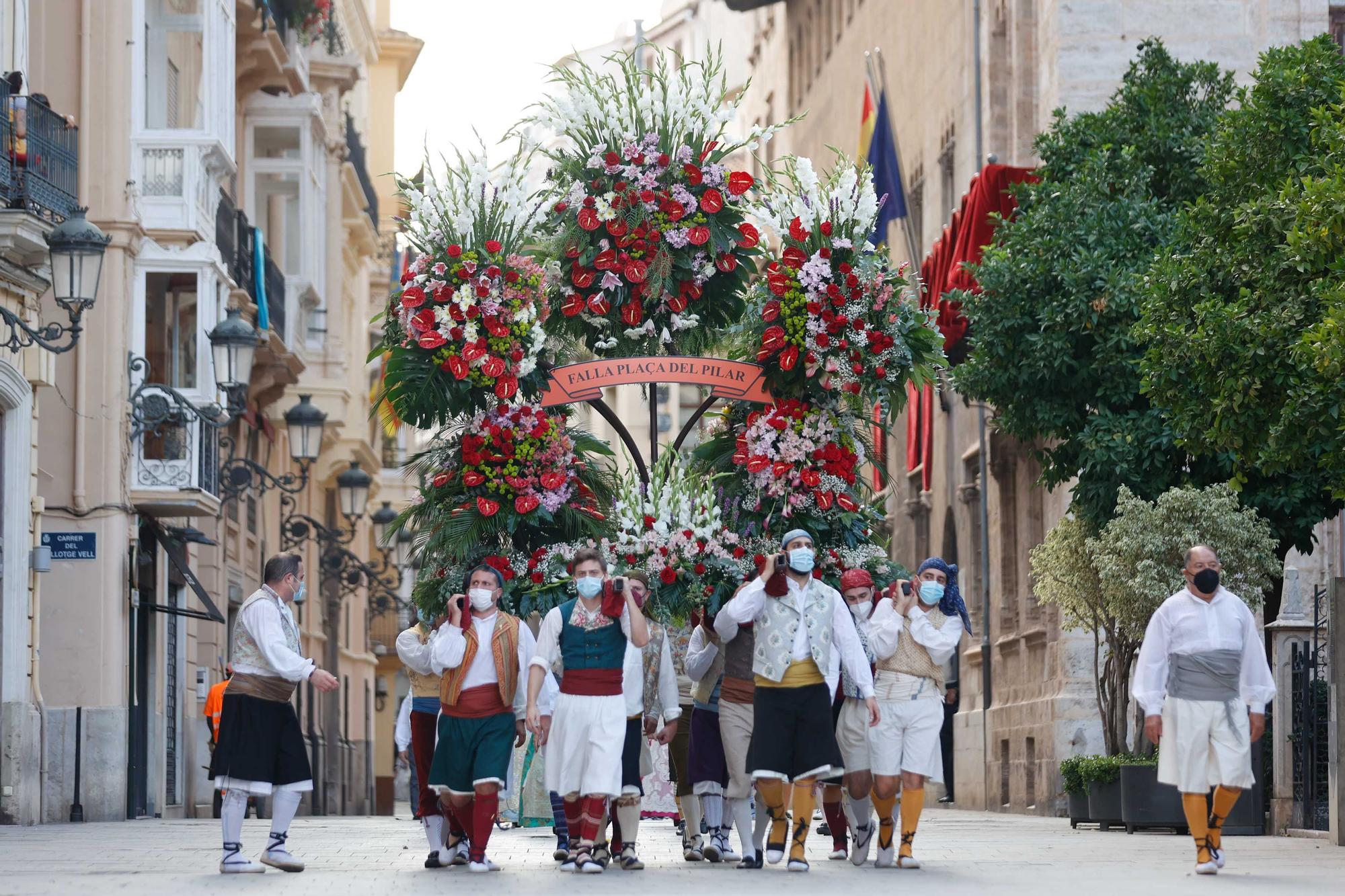 Búscate en el segundo día de Ofrenda por la calle Caballeros (entre las 18.00 y las 19.00 horas)