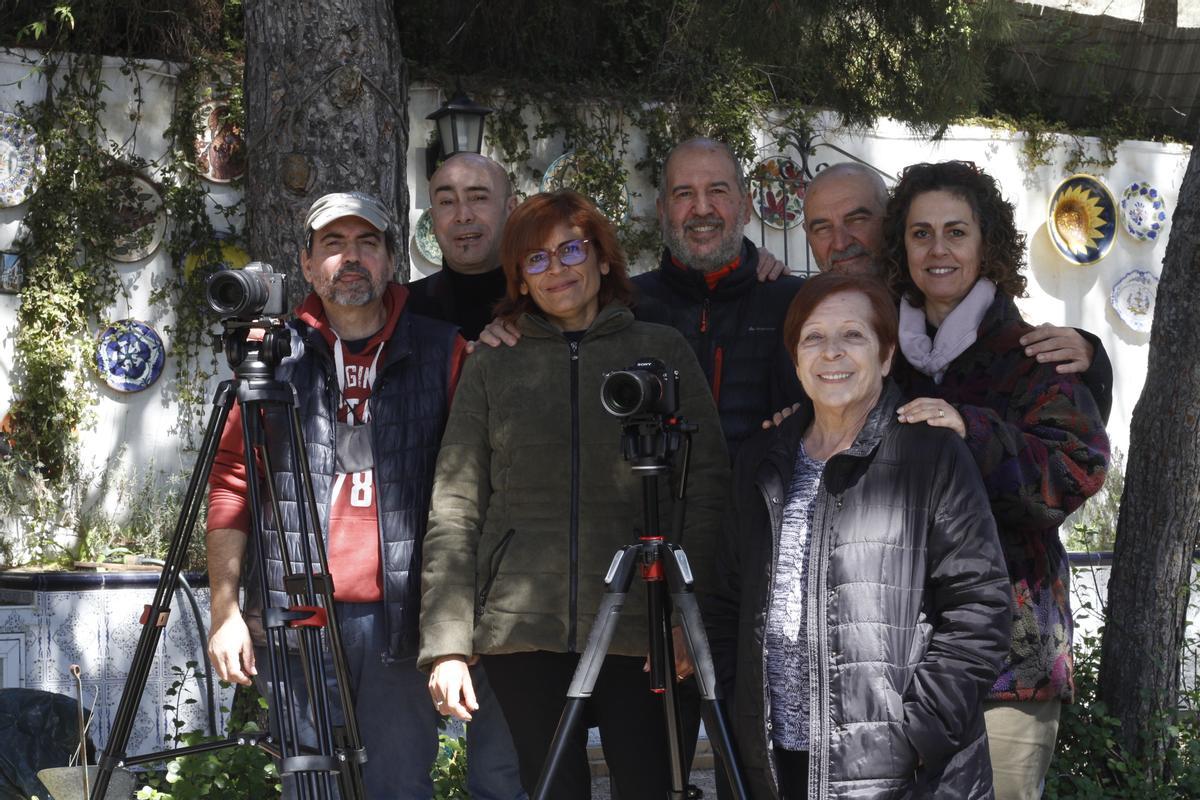 El equipo de "Los días de la noche", en un descanso del rodaje