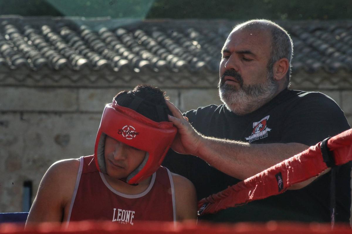 Los amantes del deporte se reúnen bajo la mirada de la Catedral zamorana