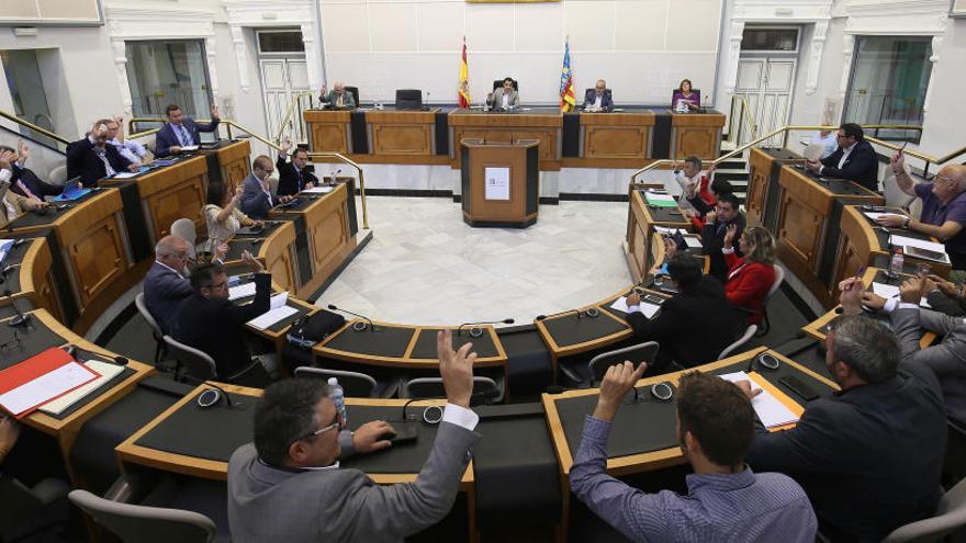 El Consell negocia quedarse con el principal centro sanitario de la Diputación