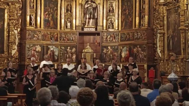 El grupo Voces de Fuendejalón actuó en la iglesia.