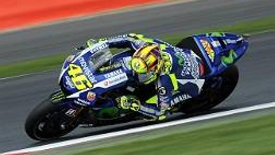 Valentino Rossi se impone en Silverstone