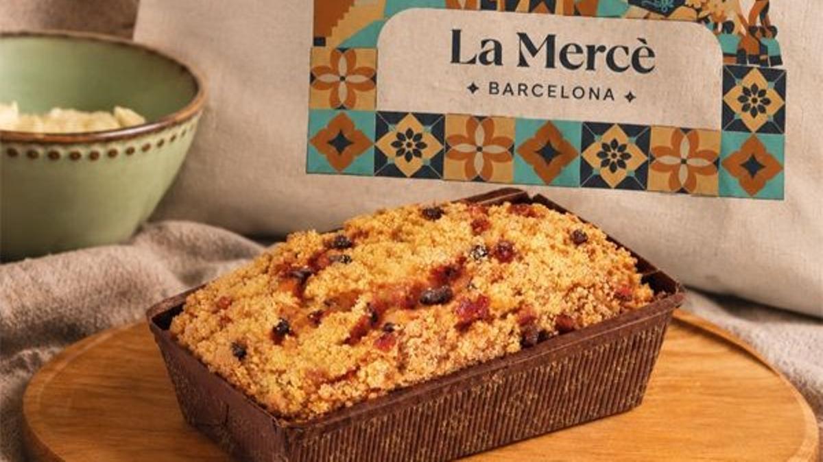El 'plumcake' de naranja y chocolate (y detrás, la 'tote bag') de la Mercè de Turris.