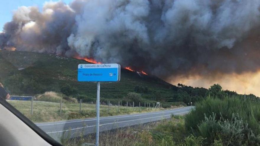 Estabilizado un incendio forestal que supera las veinte hectáreas en Carnota