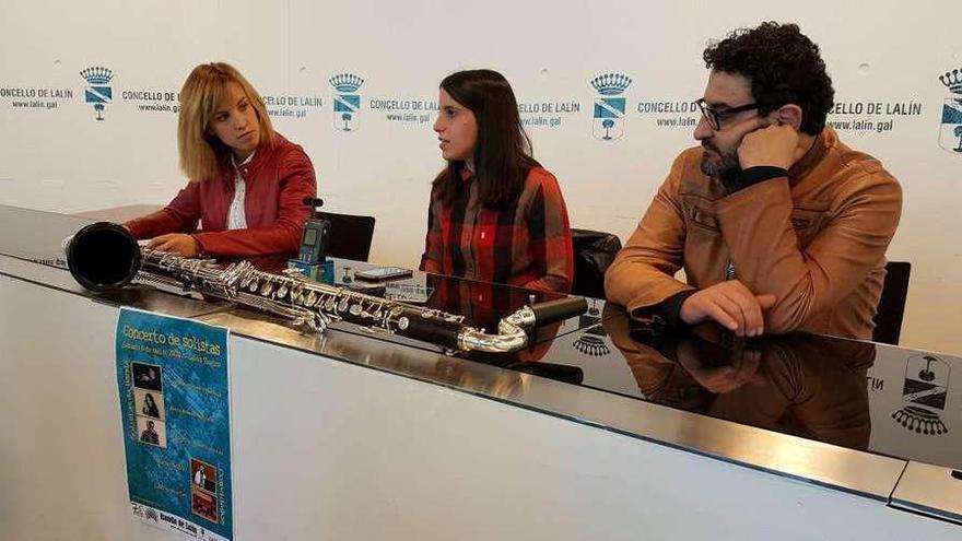 María José Rubio, Lara Rodríguez Peña y Xocas Meijide, ayer, en el consistorio.