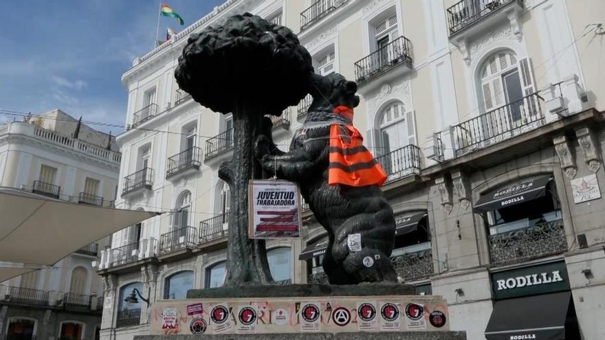 VANDALIZAN ESTATUA OSO SOL | Vandalizan la famosa estatua del Oso y el Madroño en Sol, Madrid