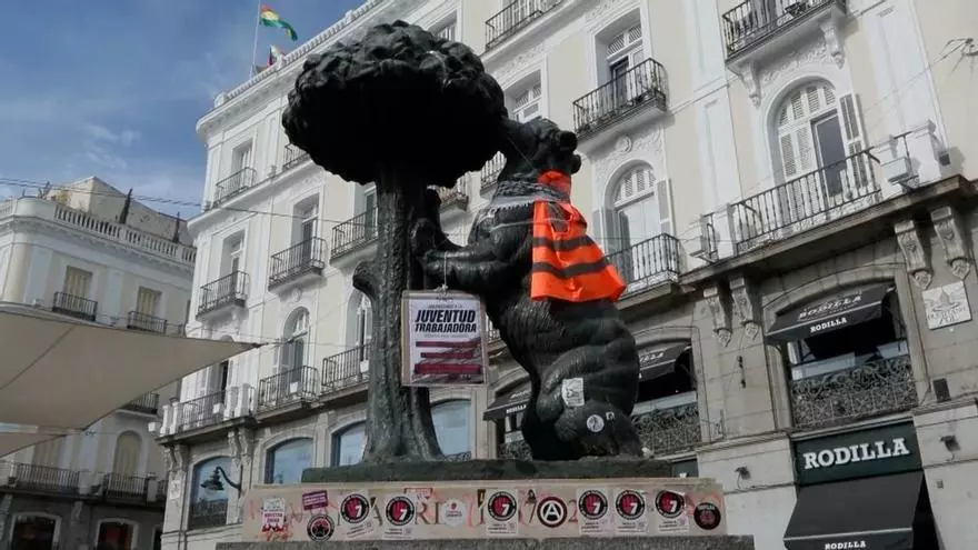 Vandalizan la famosa estatua del Oso y el Madroño en Sol, Madrid