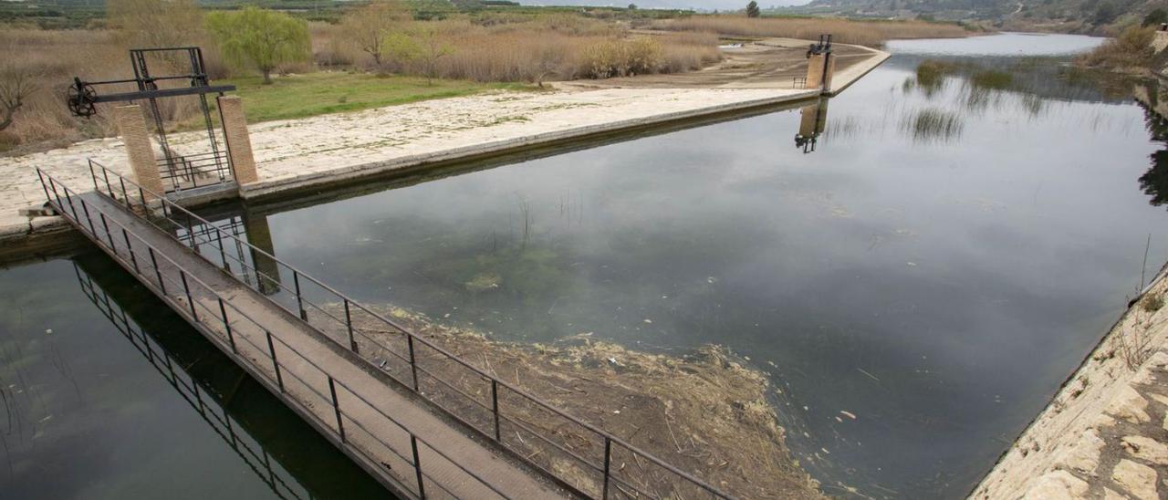 Azud de la Acequia Real del Júcar en Antella, en una imagen de archivo. | PERALES IBORRA