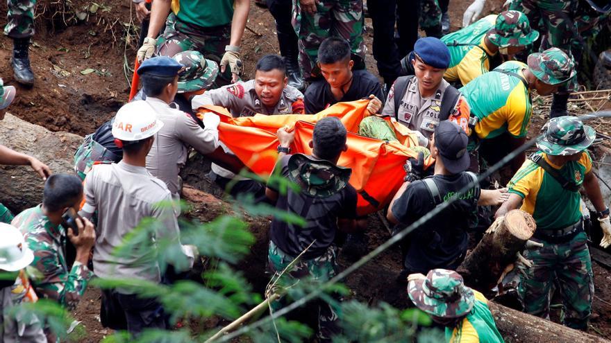 En la isla de Java afrontan las terribles consecuencias del terremoto