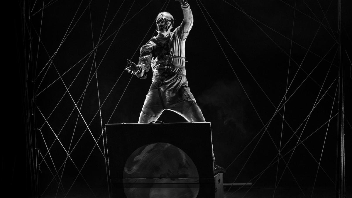 José Luis Montiel en una escena de la obra.