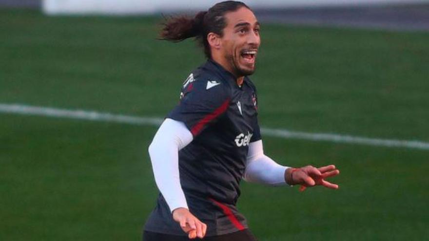 Martín Cáceres, en el entrenamiento de ayer en el Ciutat. | J.M.LÓPEZ