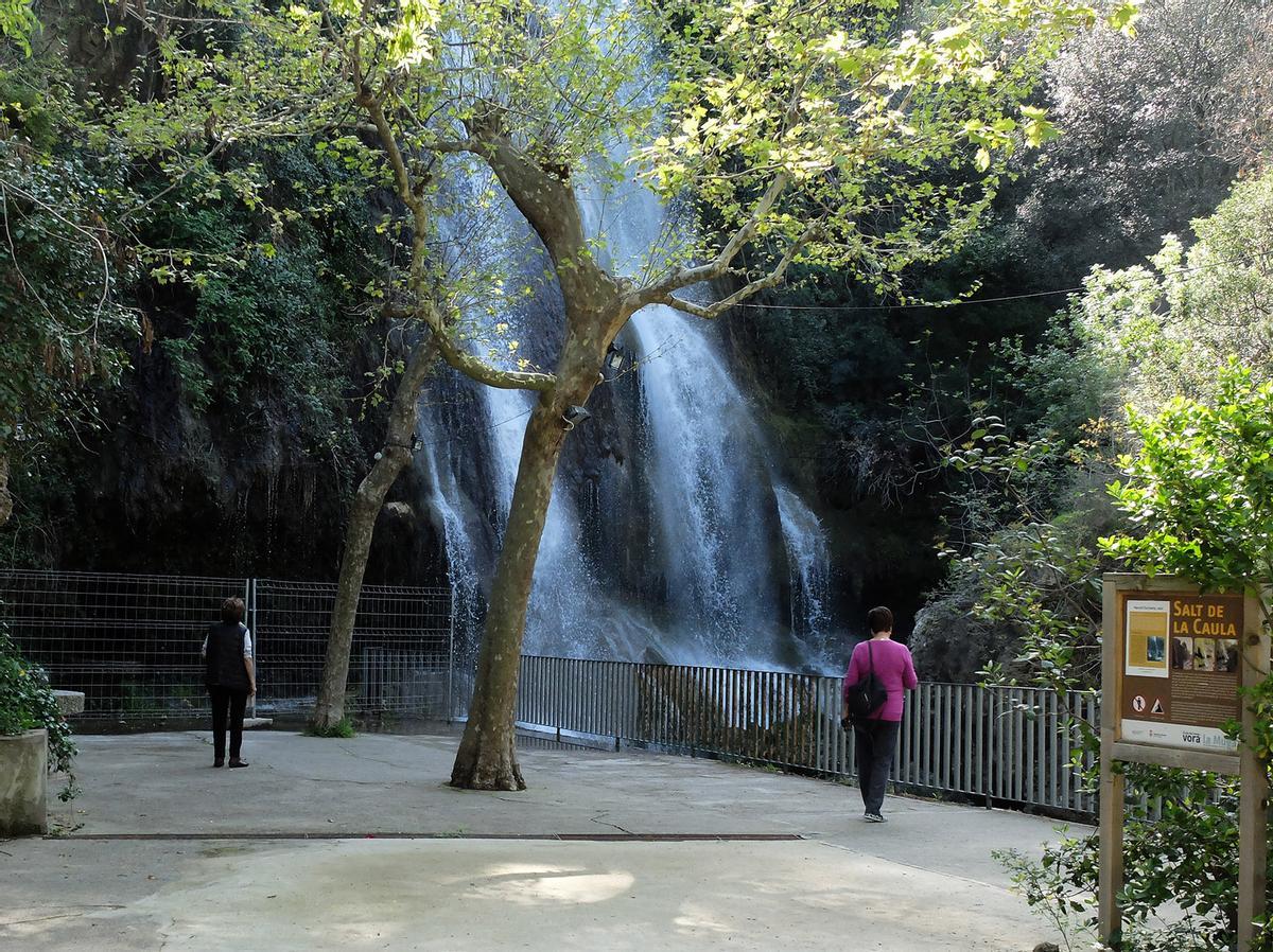 La cascada de les Escaules en tot el seu esplendor el 2005