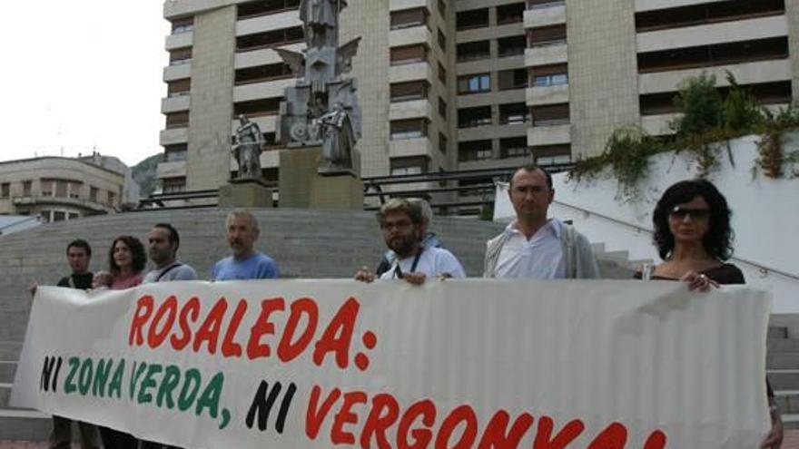 Protesta de La Carrasca contra la reforma de la Rosaleda