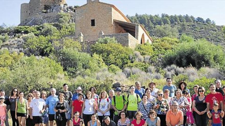Figueroles marcha hasta el Castell de l’Alcalatén con motivo de la semana cultural
