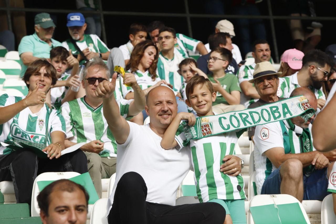 Córdoba CF-Ponferradina | Las imágenes de la afición blanquiverde en el play off de ascenso