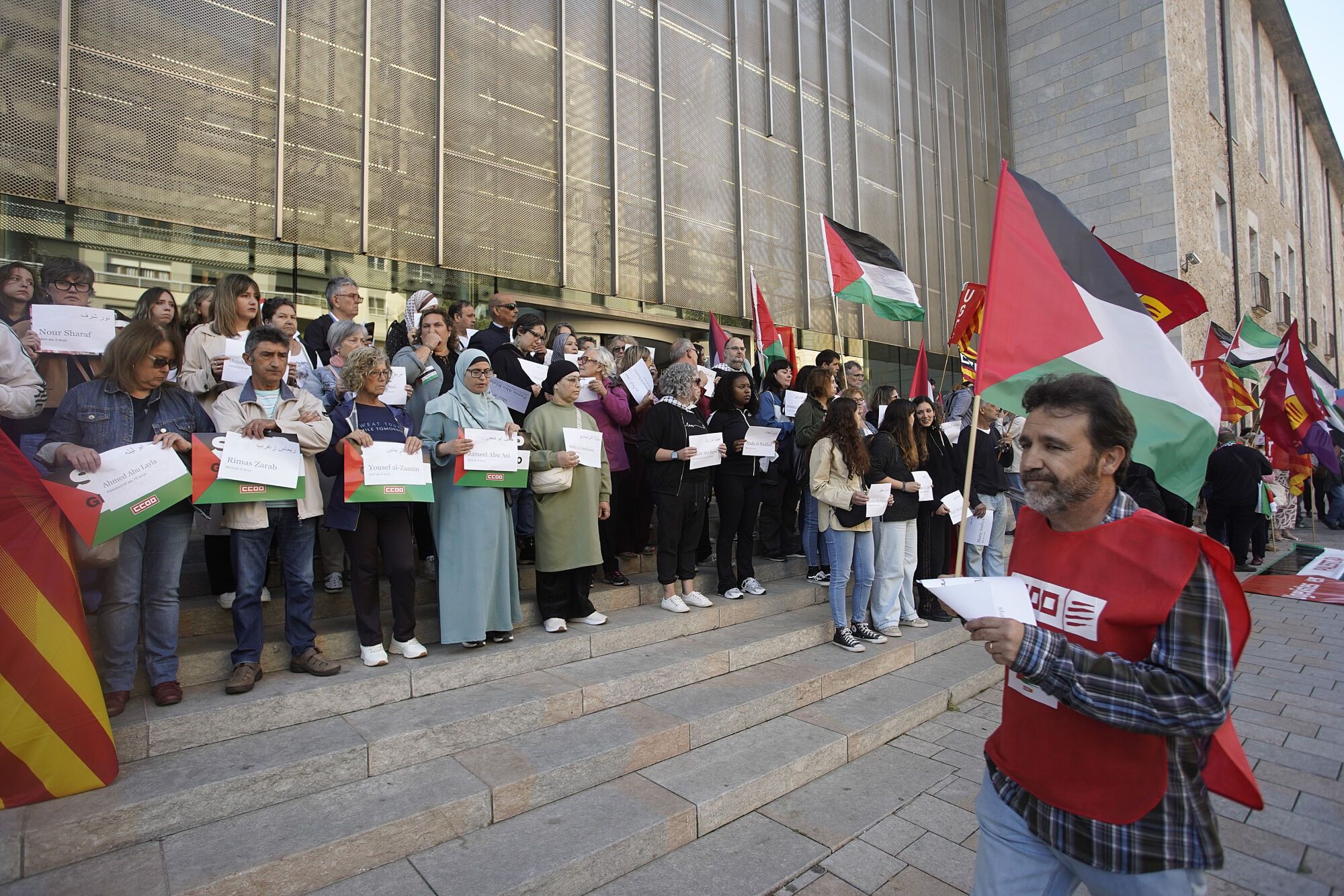 Girona concentració davant de la seu de la Generalitat de Girona vaga general en suport a Palestina