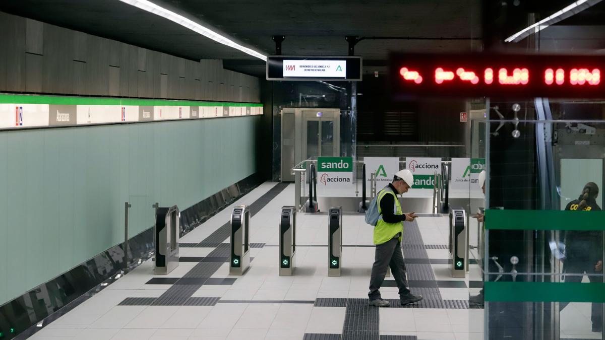 Pruebas en el tramo del metro de Málaga y visita a la estación de Atarazanas