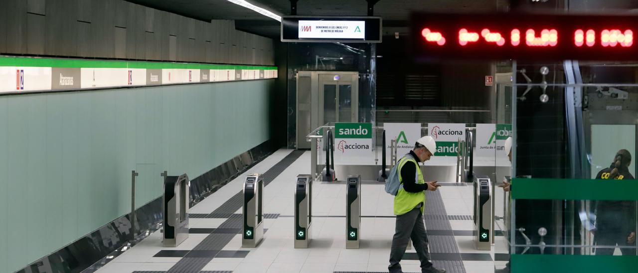 Pruebas en el tramo del metro de Málaga y visita a la estación de Atarazanas