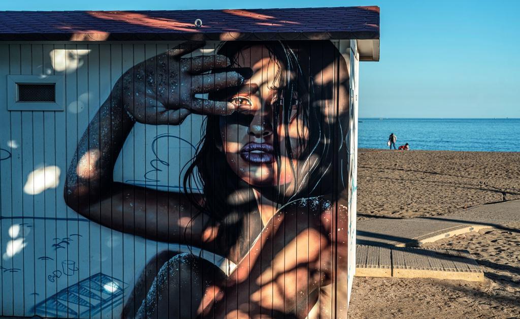 Mural en la playa de la Malagueta