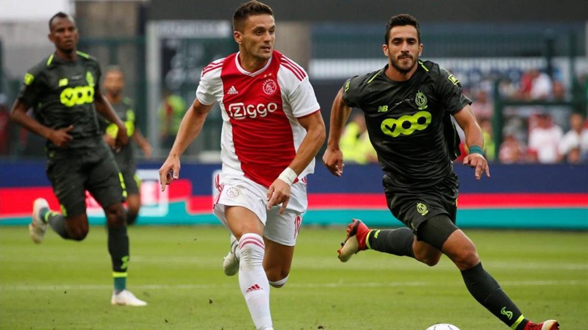Standard de Lieja y Ajax participando en la Liga de Europa