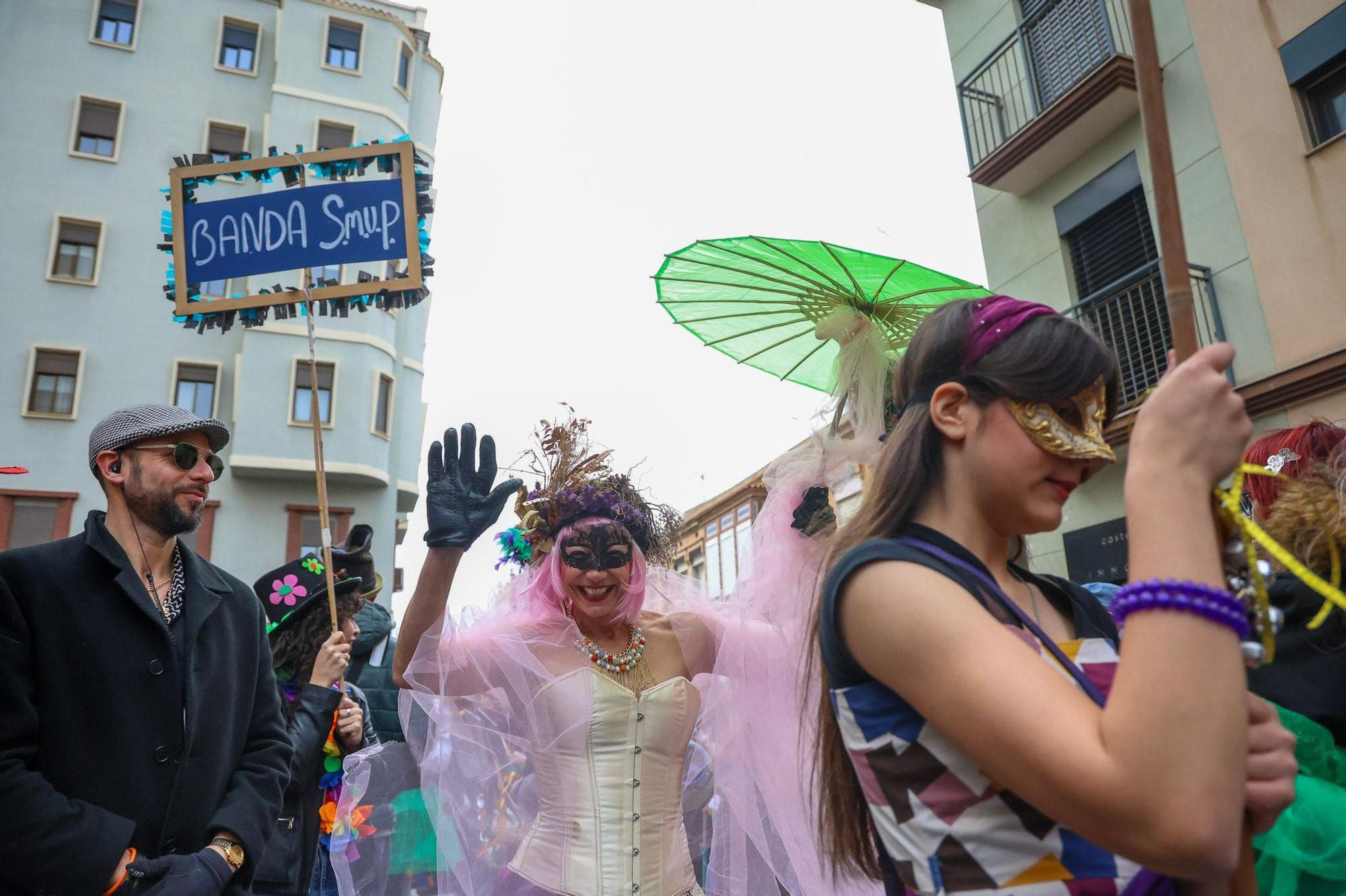 El Cabanyal se vuelca con el carnaval más americano con el 'Mardi Grass' de Nueva Orleans