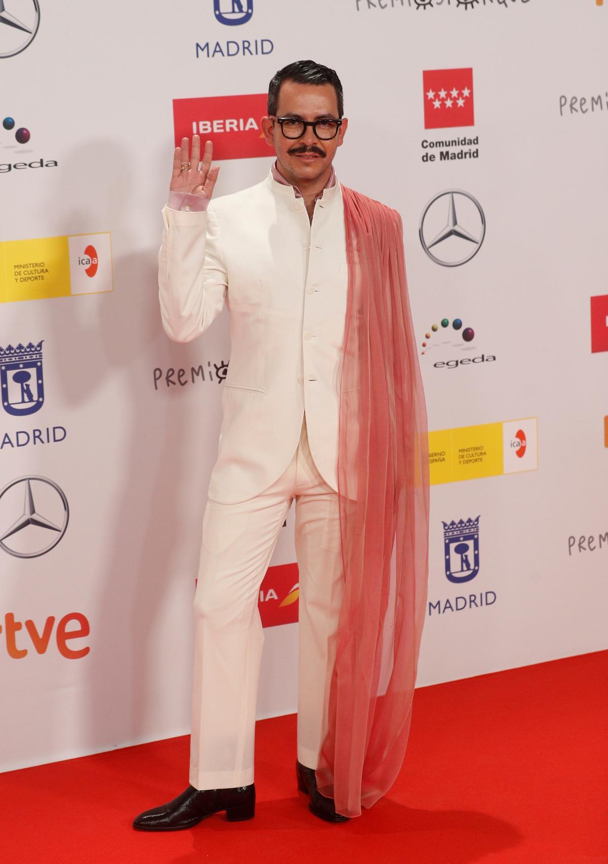 El director Manolo Caro a su llegada a la gala de entrega de los Premios Forqué.