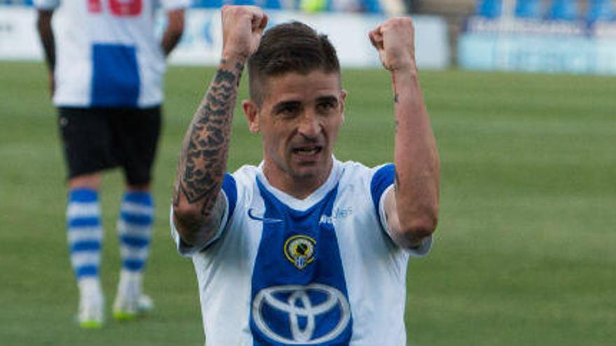 Javier Portillo celebra un gol del Hércules en el Rico Pérez