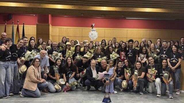 La plantilla del Mecalia Guardés, durante la visita al Concello de A Guarda. | SPORTCOECO