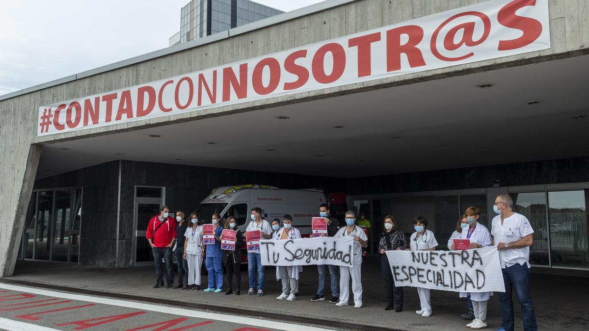 Los médicos de Urgencias salen a la calle para exigir su especialidad