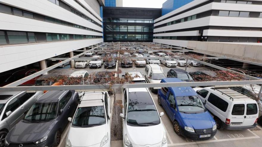 El hospital de Ibiza bajará las barreras del ‘parking’ y controlará el tiempo de estacionamiento