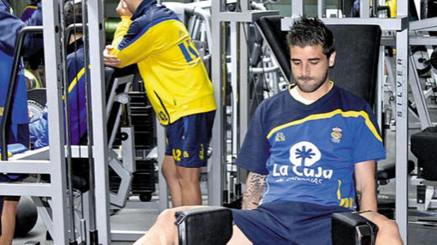 Portillo se ejercita, con sus compañeros, en el gimnasio del estadio. i A. CRUZ