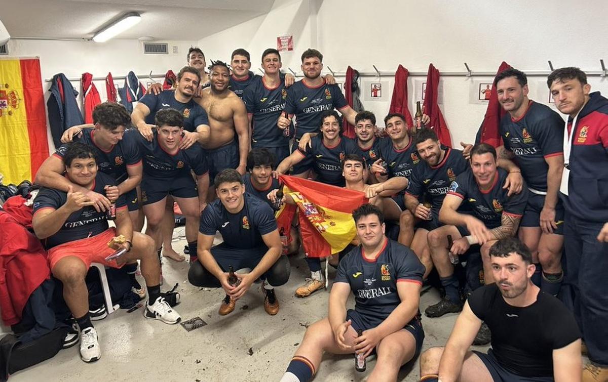 En el vestuario, el equipo lo celebró a lo grande