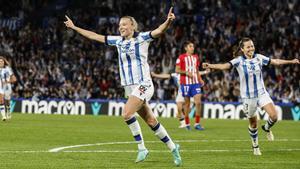 Synne Jensen celebrando el segundo gol de la Real Sociedad