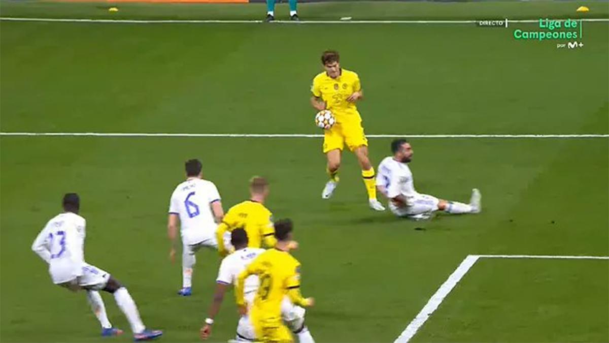 Real Madrid - Chelsea | Tuvo que entrar el VAR: el gol anulado a Marcos Alonso por mano