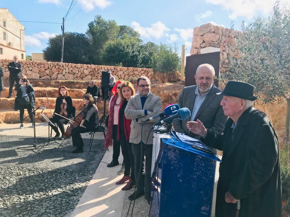 Homenaje a los presos del franquismo obligados a construir carreteras