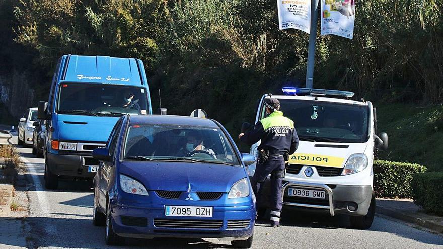 Poc trànsit ahir a Girona. Control de la Policia Municipal a l&#039;entrada de Pont Major.