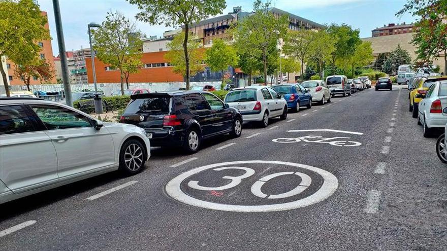 Las limitaciones a 30 por el carril bici ya empiezan a ser visibles