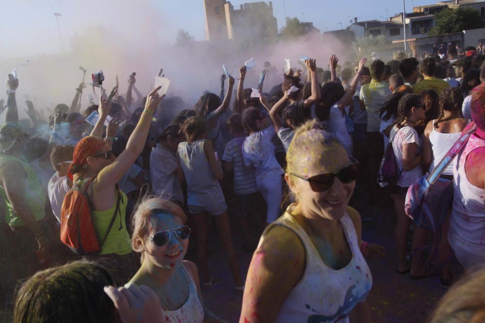 Festa «holi»a la Bisbal d'Empordà