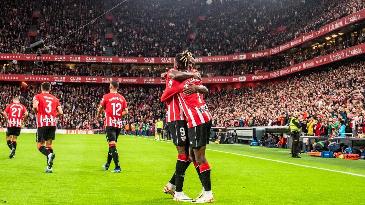 Los hermanos Williams se funden en un abrazo para celebrar uno de los goles ante el Rayo