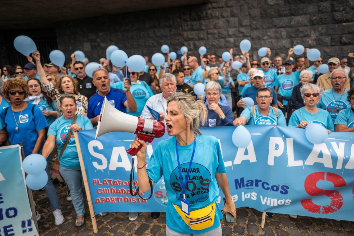 Manifestación de la plataforma ciudadana SOS Playa de San Marcos