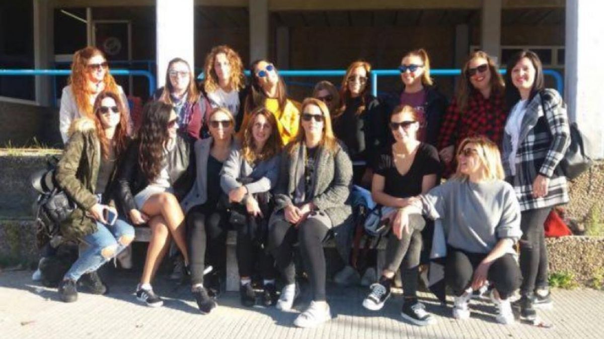 Parte de las 21 trabajadoras de Bershka en Vilagarcía y Pontevedra.