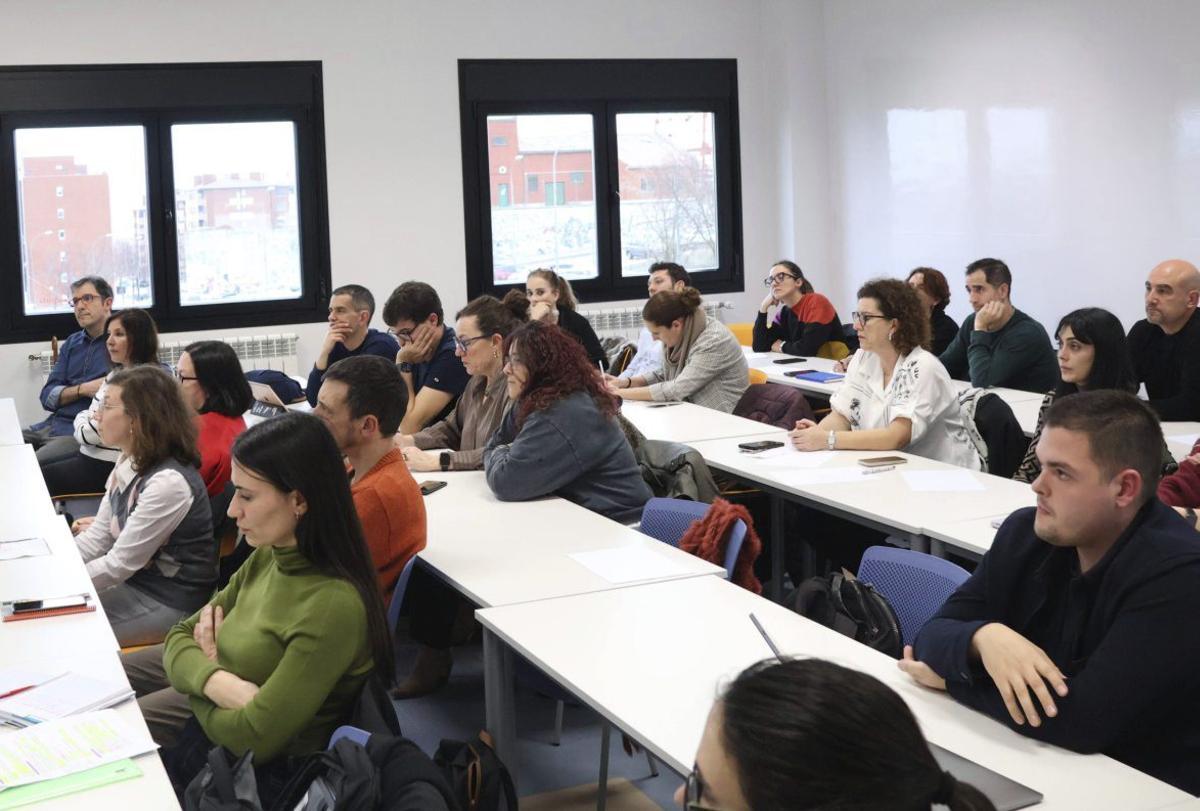 Profesores asistentes a la jornada para contar su experiencia con la radio escolar. | víctor garrido