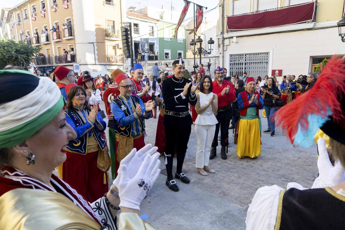 La fiesta estalla en Elda con el pasodoble "Idella"