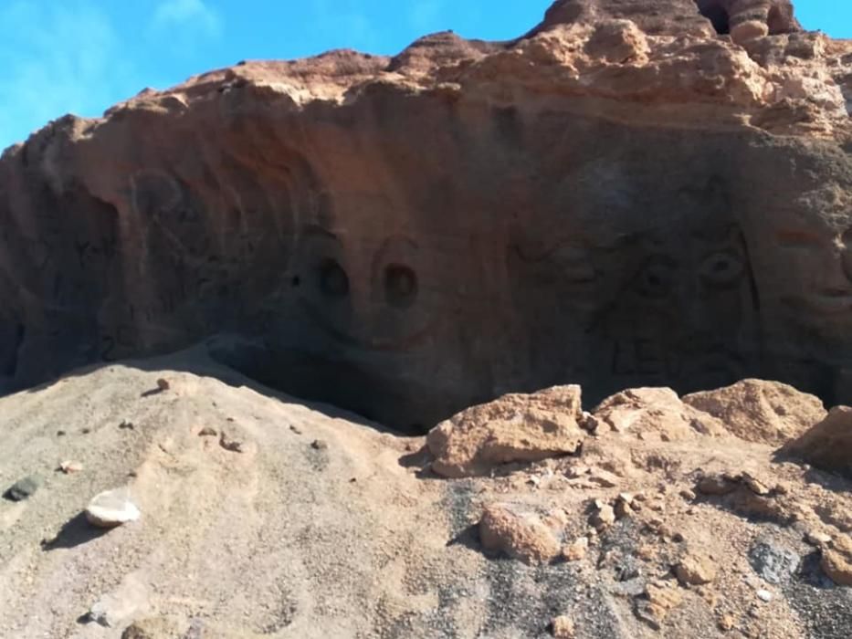 "Esculpir en piedra", el último atentado geológico en Fuerteventura