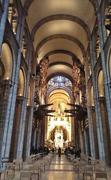 Interior da catedral  de Santiago de Compostela tras os recentes traballlos  de restauración levados a termo.