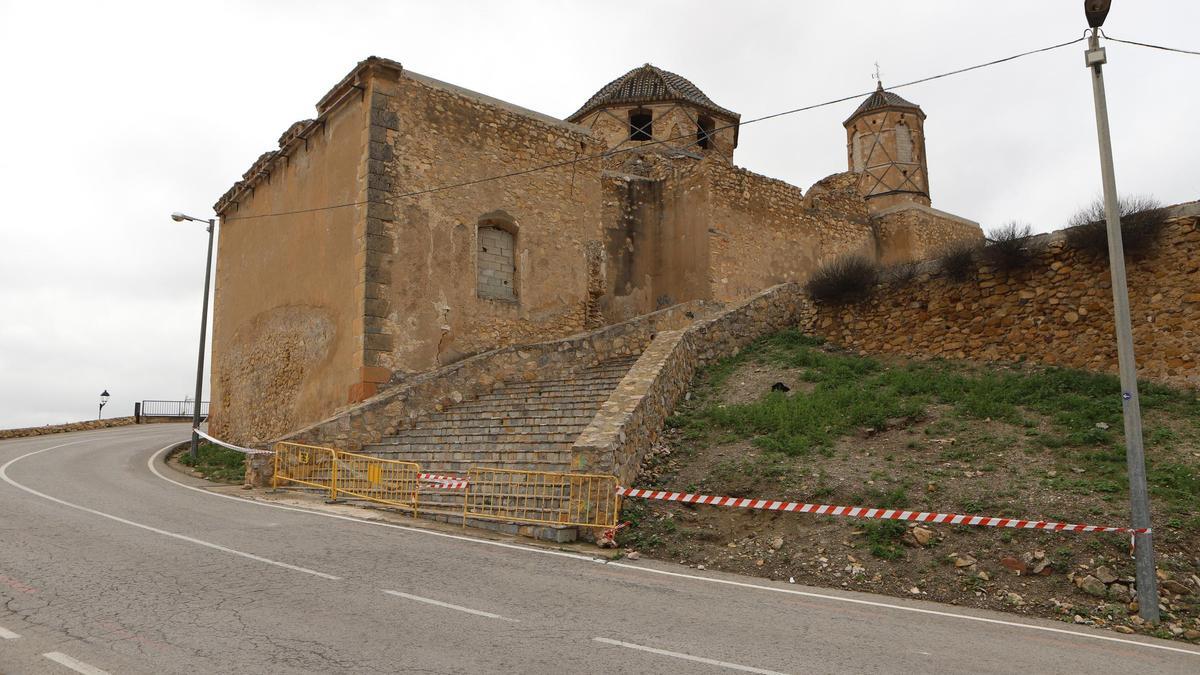 Iglesia de San Juan, acordonada por el riesgo de derrumbe.