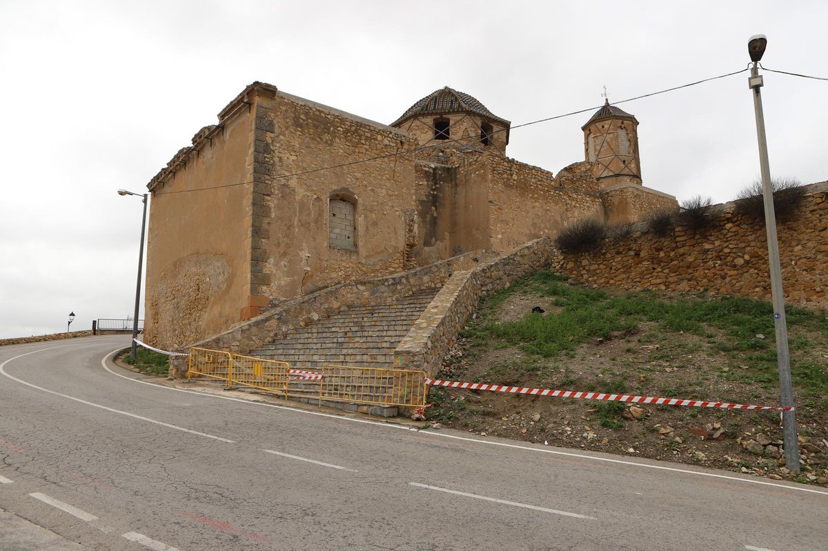 Iglesia de San Juan, acordonada por el riesgo de derrumbe.