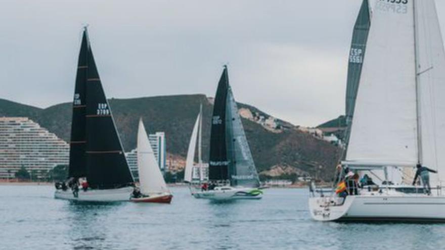 El Slainte rompe la mala racha de los veleros de Cullera y vuelve al podio en una disputada regata