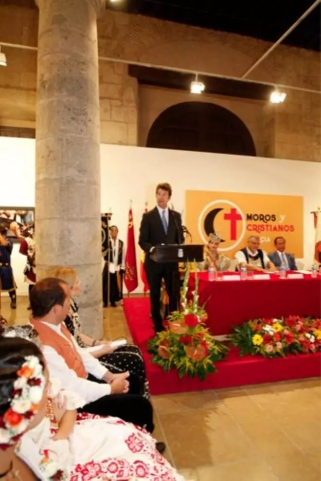 Pregón,pasacalles e inauguración del recinto de Moros y Cristianos
